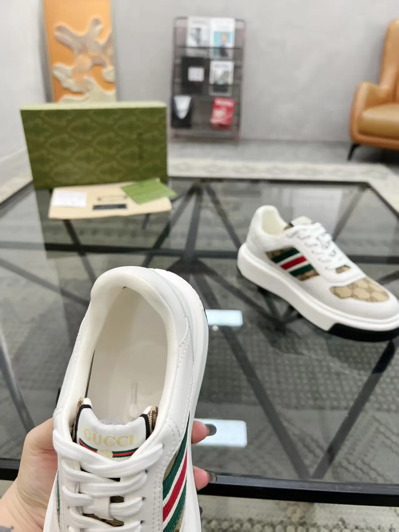 P440 new men's shoes GUCCI [Lightning] latest shoes are shipped. Original quality, fashionable, special materials, sheepskin lining, new packaging. The foot feels super comfortable and the workmanship is impeccable. Size: 38-45